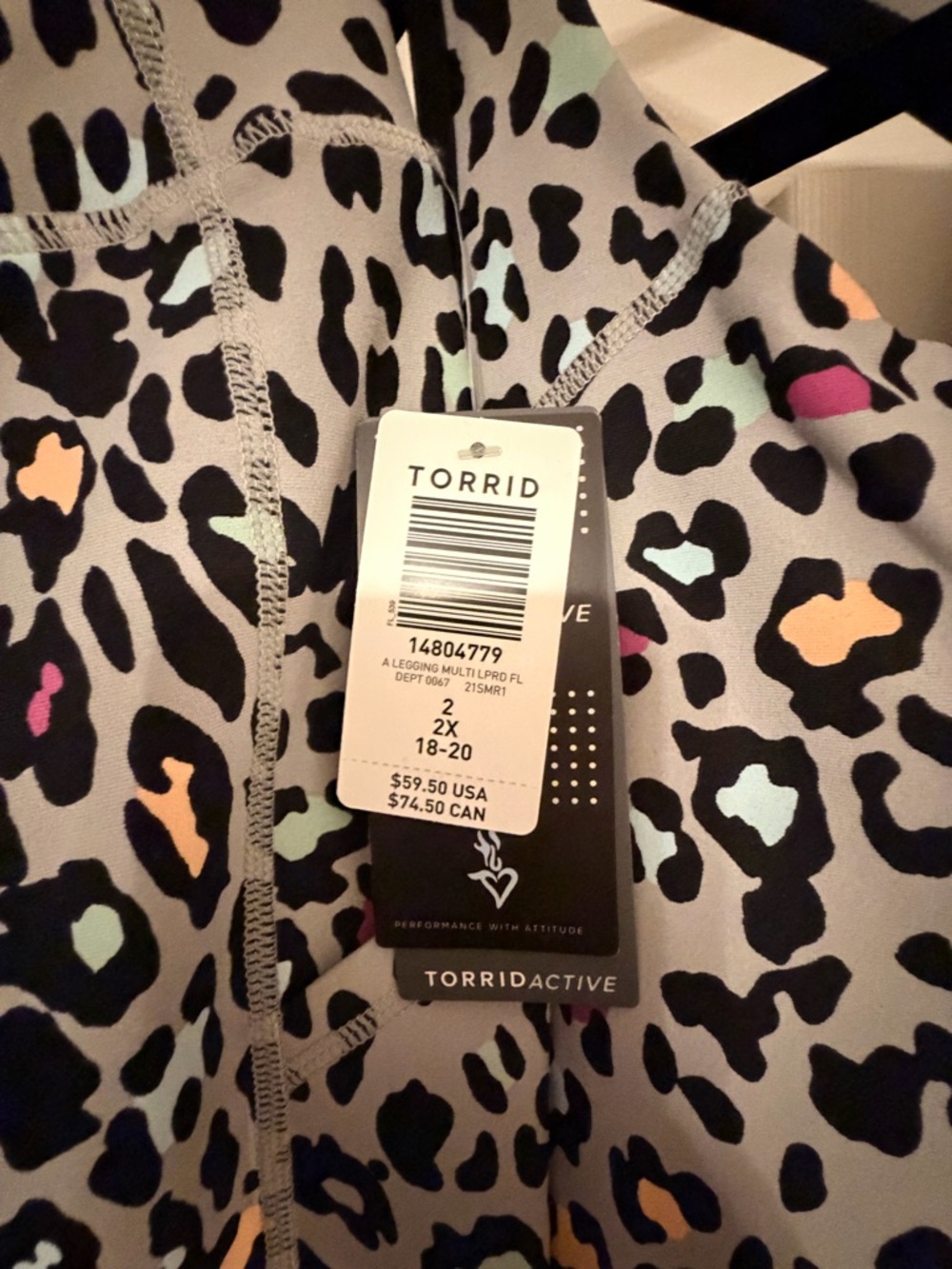 🔥🔥torrid Leopard 3pc Activewear leggings, Bra and T-Shirt SET w/Multicolor Spots - Picture 4 of 5